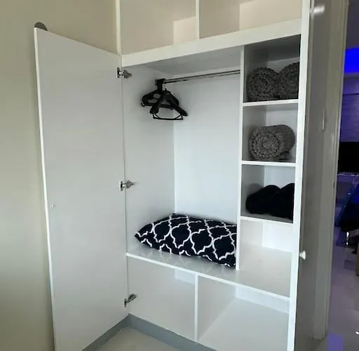 The Quin Place 1br 200mbps Wifi Manila